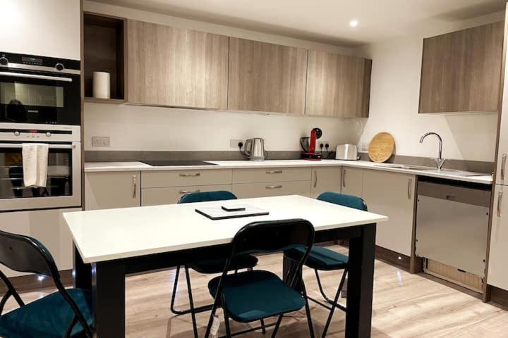 Lovely 3 Bedroom Apartment With Private Garden In Edinburgh City Centre Exterior foto
