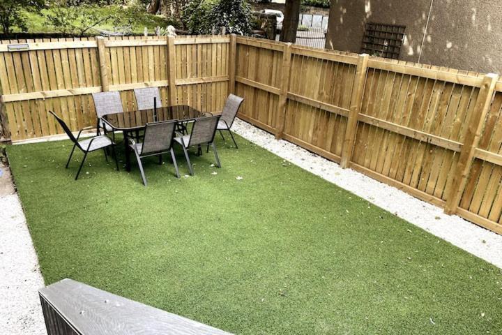 Lovely 3 Bedroom Apartment With Private Garden In Edinburgh City Centre Exterior foto
