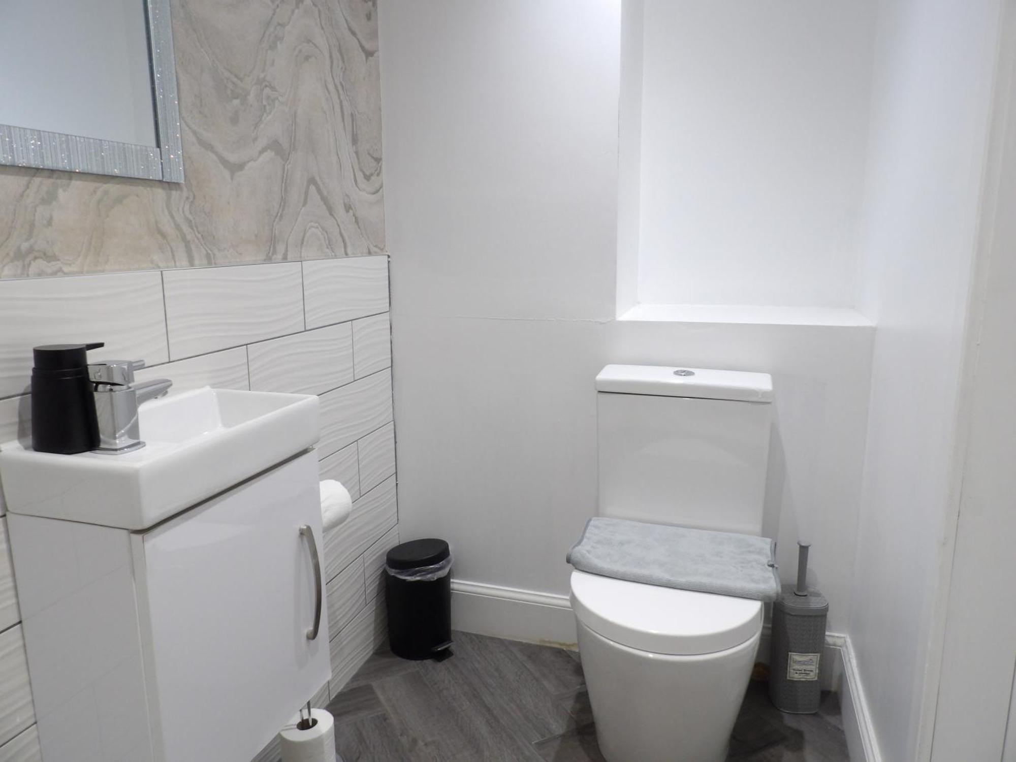Lovely 3 Bedroom Apartment With Private Garden In Edinburgh City Centre Exterior foto